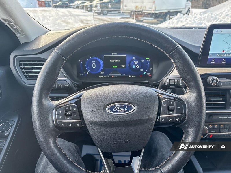 2022 Ford Escape Titanium Hybrid AWD