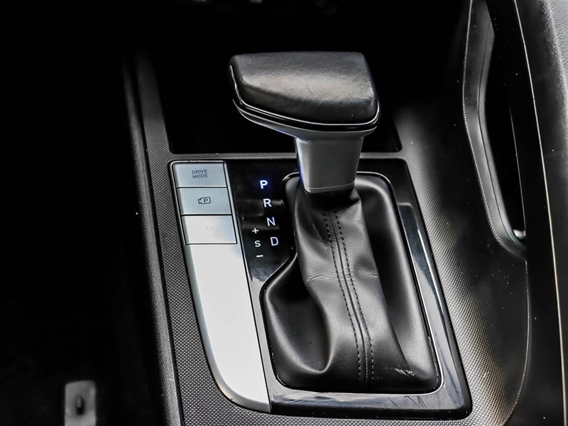 2023 Hyundai Elantra Preferred IVT
