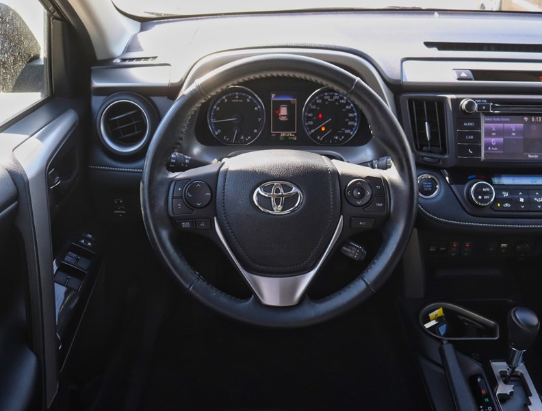 2018 Toyota RAV4 FWD XLE/ SUPER LOW KM/BLIND SPOT