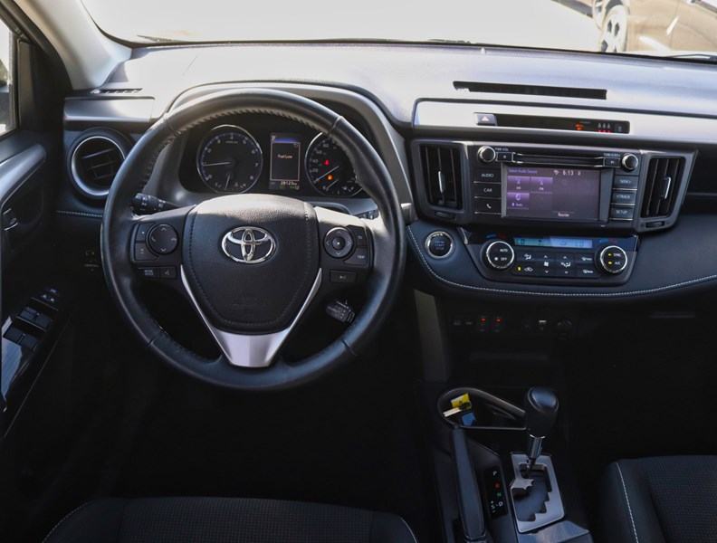 2018 Toyota RAV4 FWD XLE/ SUPER LOW KM/BLIND SPOT