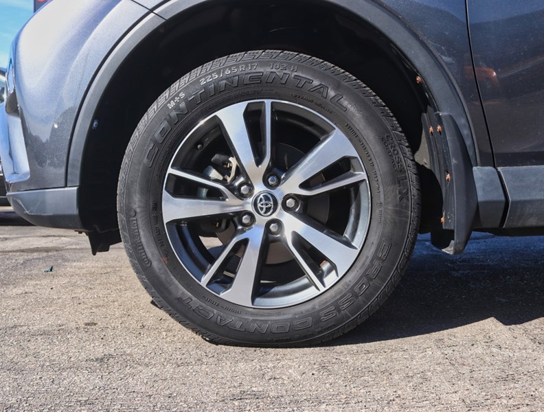 2018 Toyota RAV4 FWD XLE/ SUPER LOW KM/BLIND SPOT