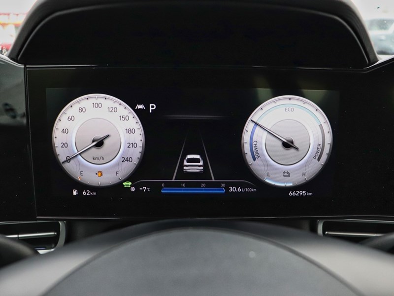 2023 Hyundai Elantra HEV Luxury | Heated & Cooled Seats | Great Fuel Saving