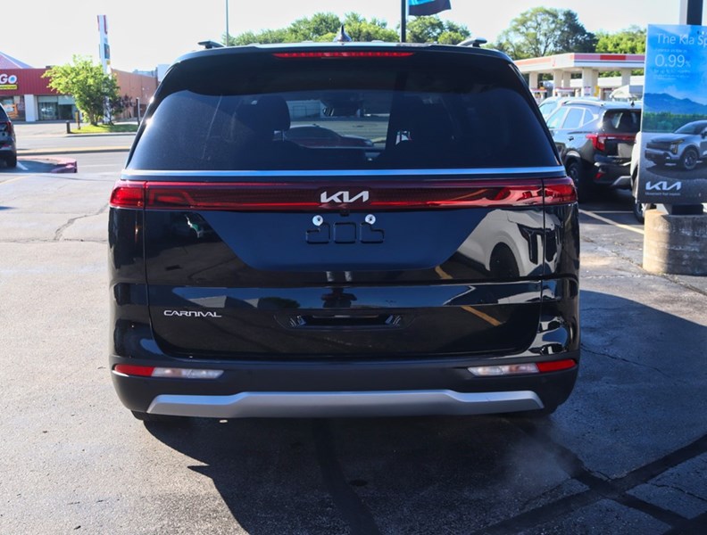 2023 Kia Carnival LX+ FWD