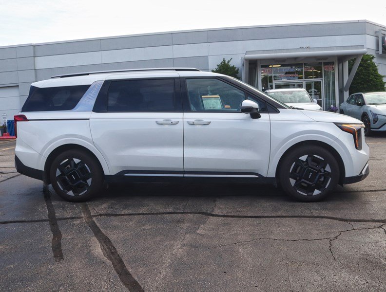 2025 Kia Carnival Hybrid 1000 KM/TANK/BEST IN CLASS 3 ROW/BOUGHT HERE