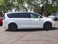 2022 Chrysler Pacifica Limited FWD