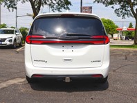2022 Chrysler Pacifica Limited FWD
