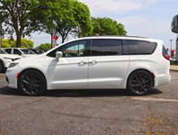 2022 Chrysler Pacifica Limited FWD