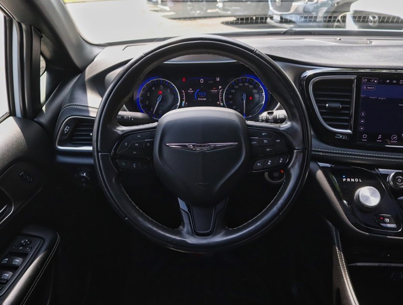 2022 Chrysler Pacifica Limited FWD