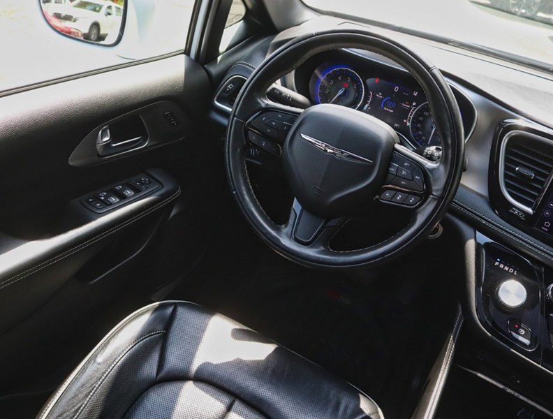 2022 Chrysler Pacifica Limited FWD