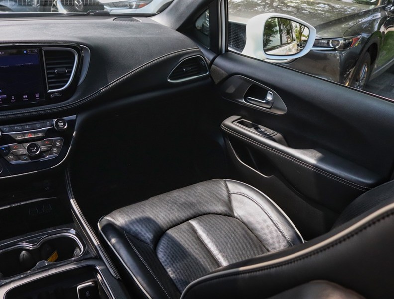 2022 Chrysler Pacifica Limited FWD