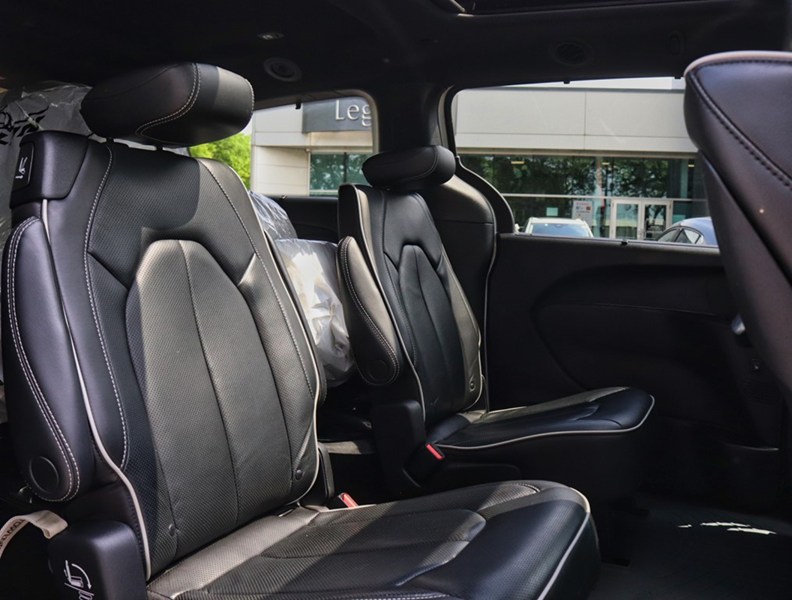 2022 Chrysler Pacifica Limited FWD