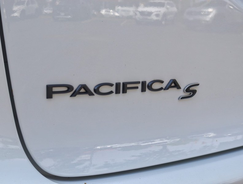 2022 Chrysler Pacifica Limited FWD
