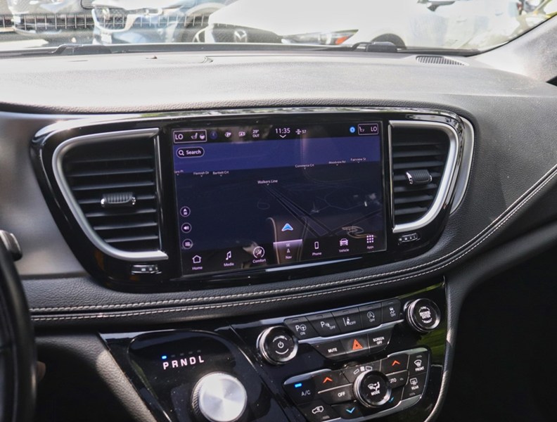 2022 Chrysler Pacifica Limited FWD