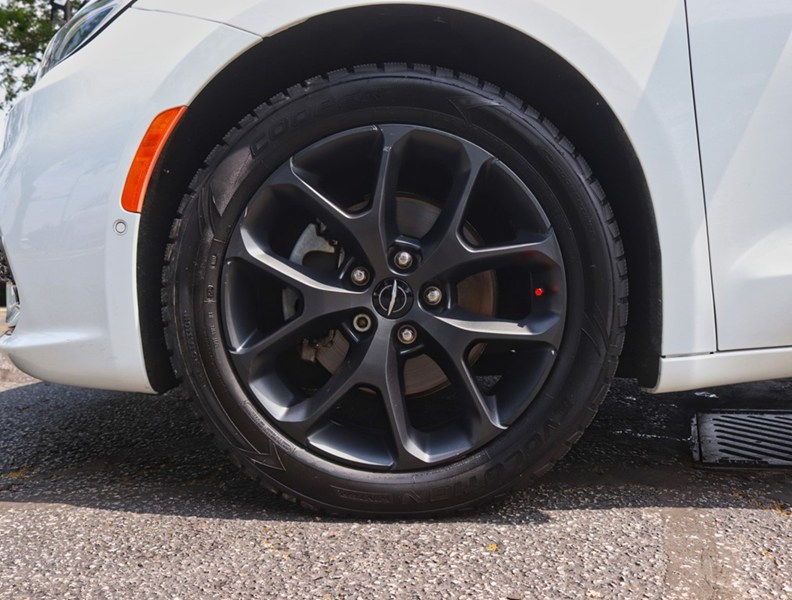 2022 Chrysler Pacifica Limited FWD