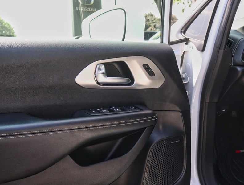2022 Chrysler Pacifica Limited FWD