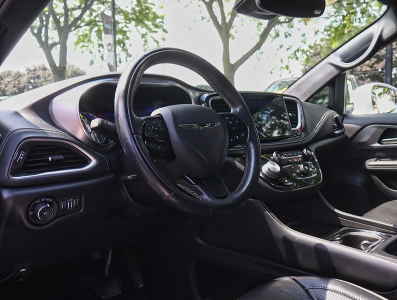 2022 Chrysler Pacifica Limited FWD