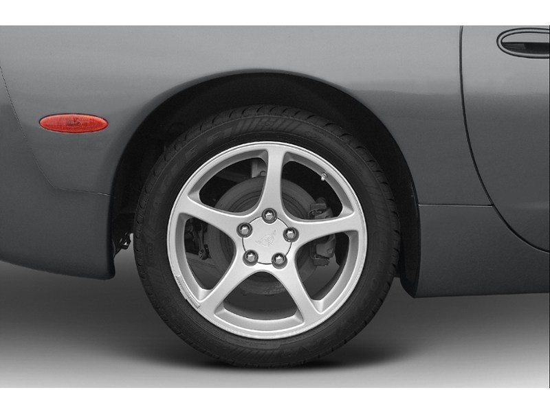 2004 Chevrolet Corvette 2dr Convertible Exterior Shot 5