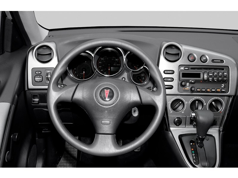 2006 Pontiac Vibe 4dr Wgn FWD Interior Shot 3