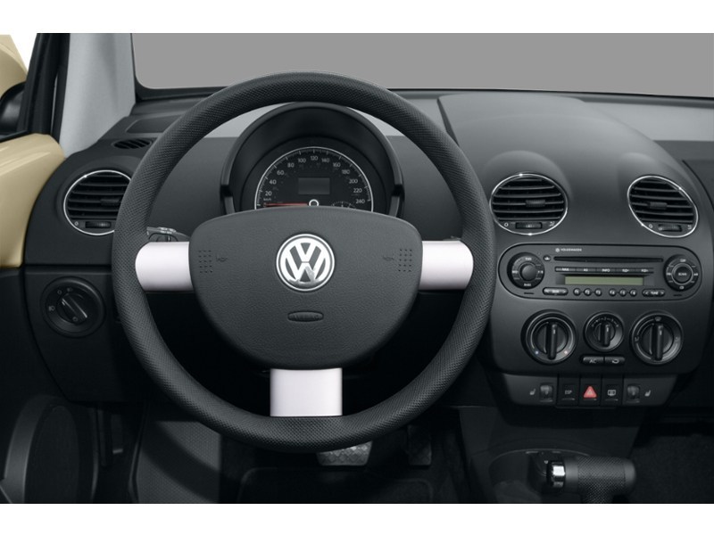2009 Volkswagen New Beetle Convertible 2dr Auto Highline Interior Shot 3