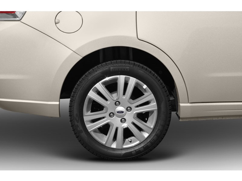 2011 Ford Focus 4dr Sdn SE Exterior Shot 5