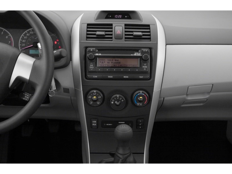 2013 Toyota Corolla 4dr Sdn Auto LE Exterior Shot 9