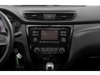 2017 Nissan Qashqai FWD 4dr S CVT Interior Shot 2