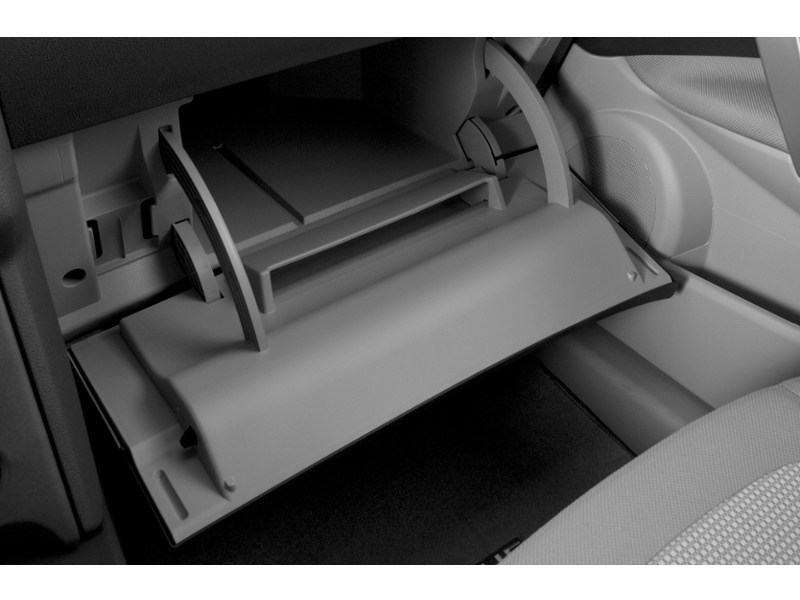 2013 Nissan Rogue FWD 4dr SV Interior Shot 4