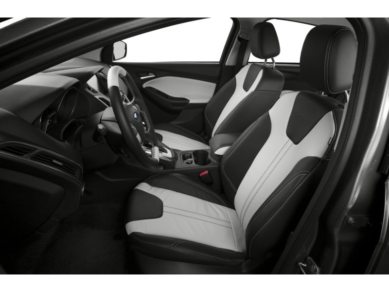 2014 Ford Focus 4dr Sdn SE Interior Shot 5