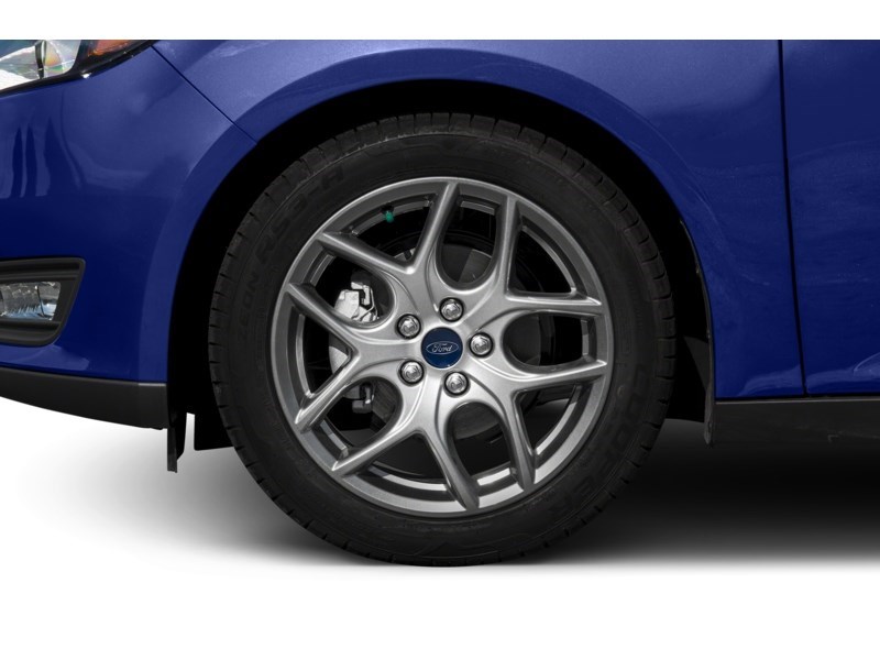 2016 Ford Focus 5dr HB SE Exterior Shot 5