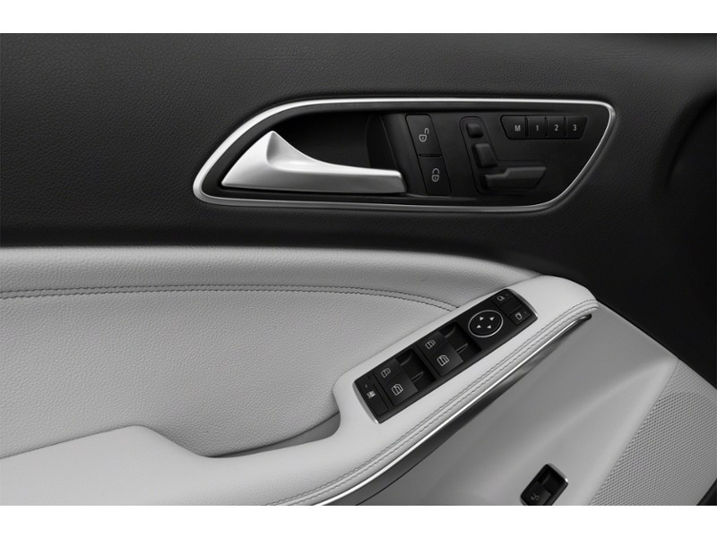 2015 Mercedes-Benz GLA-Class 4MATIC 4dr GLA 250 Exterior Shot 14