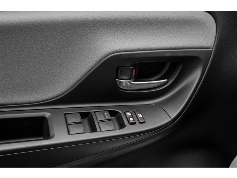 2016 Toyota Yaris 5dr HB Auto LE Exterior Shot 14