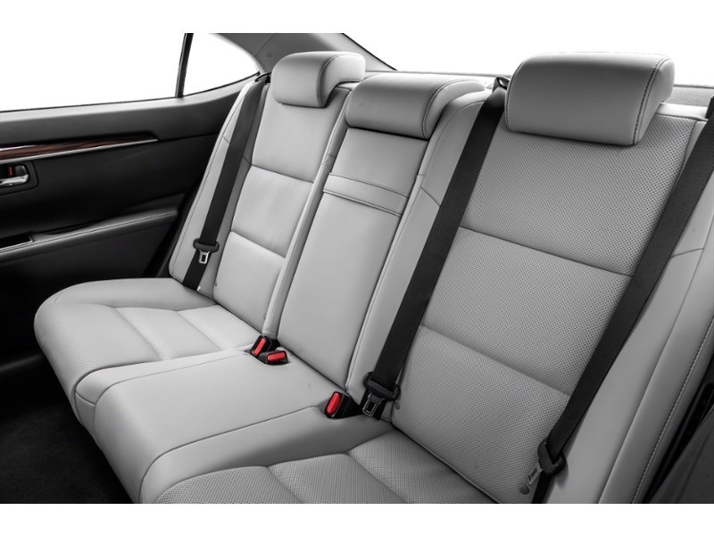 2016 Lexus ES 300h 4dr Sdn Interior Shot 5