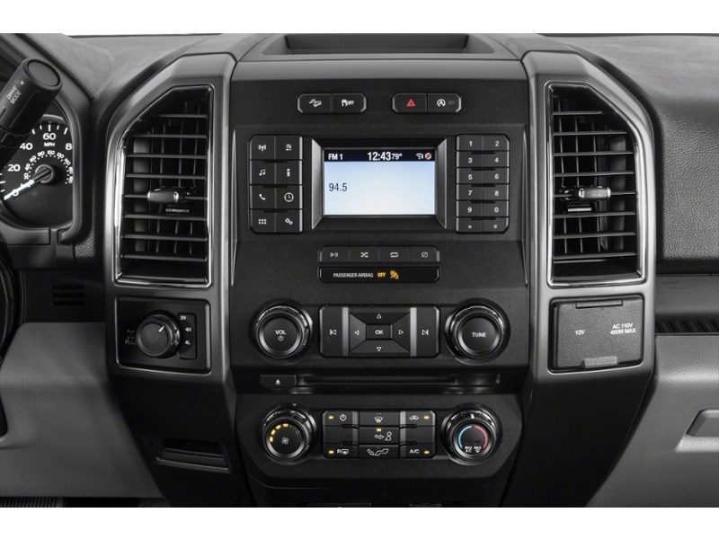 2018 Ford F-150 XLT 4WD SuperCrew 5.5' Box Interior Shot 2