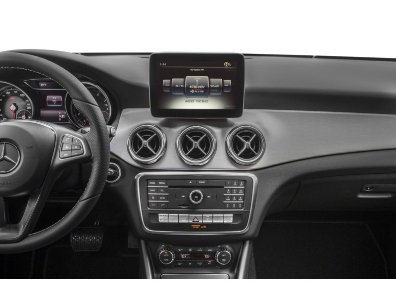 2018 Mercedes-Benz GLA 250 GLA 250 4MATIC SUV Interior Shot 2