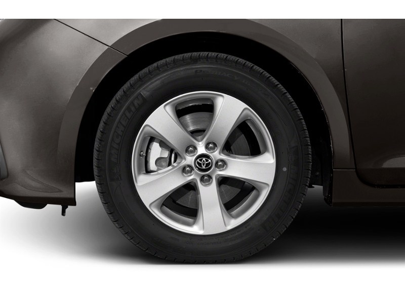 2020 Toyota Sienna LE 8-Passenger FWD Exterior Shot 5