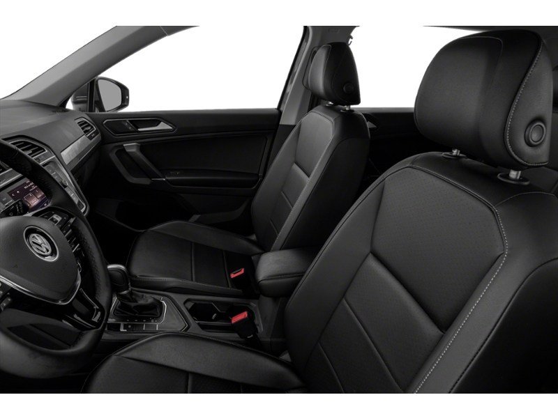 2020 Volkswagen Tiguan Comfortline 4MOTION Interior Shot 4