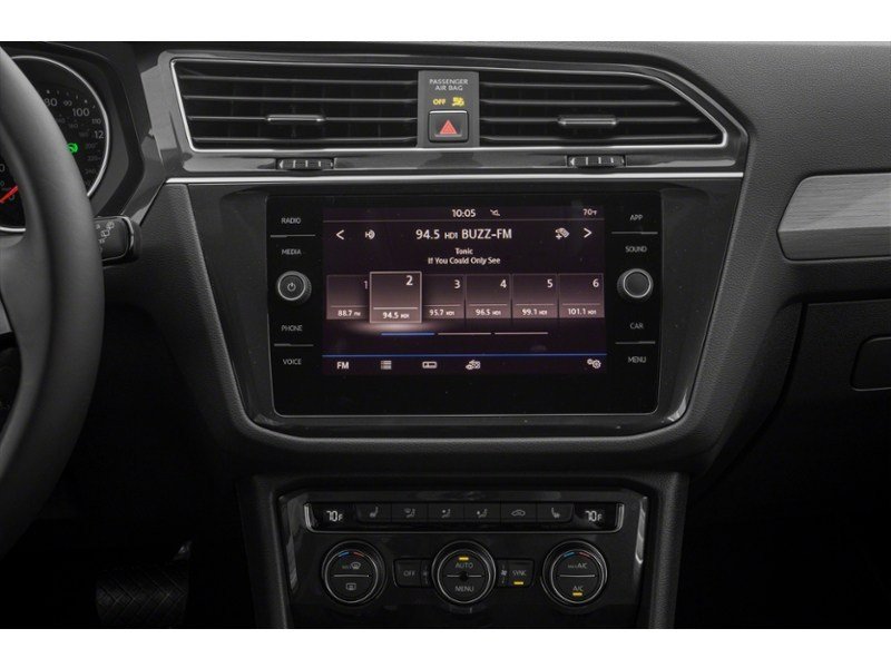 2020 Volkswagen Tiguan Comfortline 4MOTION Interior Shot 2