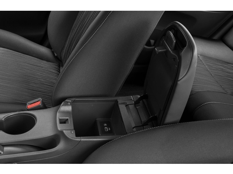 2019 Nissan Sentra SV CVT Interior Shot 7