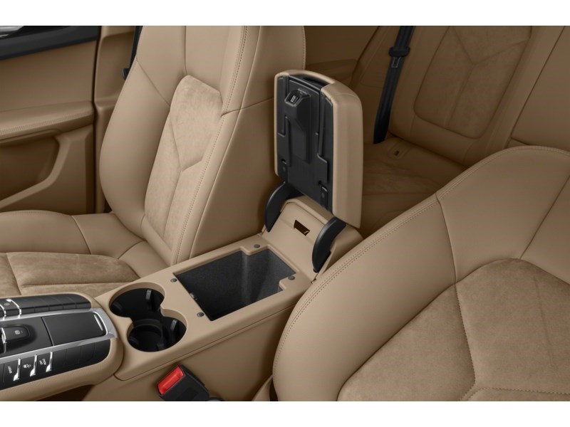 2020 Porsche Macan AWD Interior Shot 7