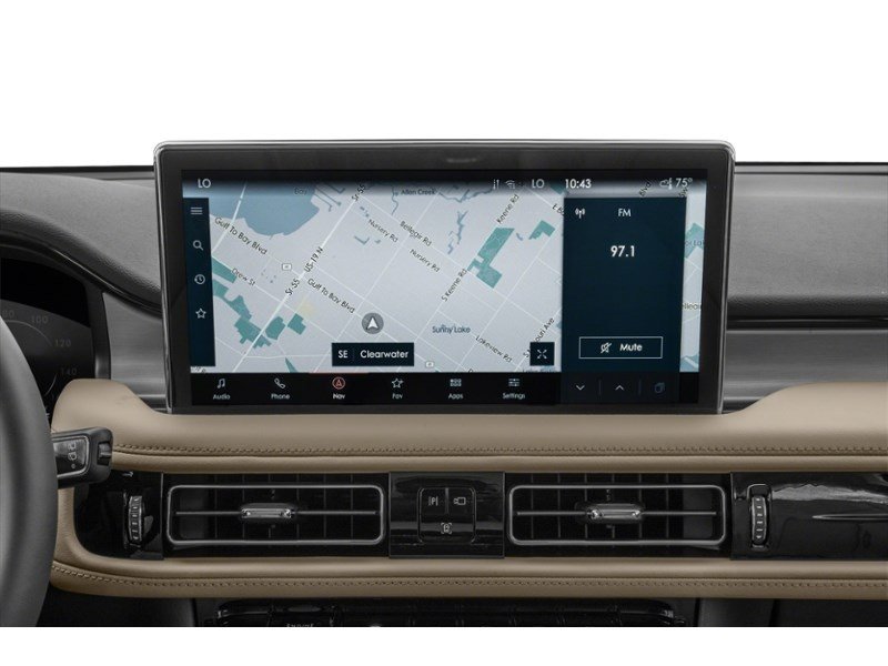 2022 Lincoln Nautilus Reserve AWD Interior Shot 8