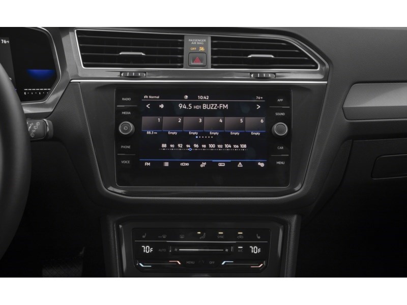 2024 Volkswagen Tiguan Comfortline 4MOTION Interior Shot 2