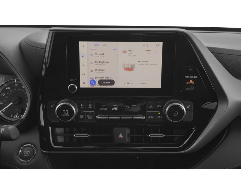 2023 Toyota Highlander XLE AWD Interior Shot 2