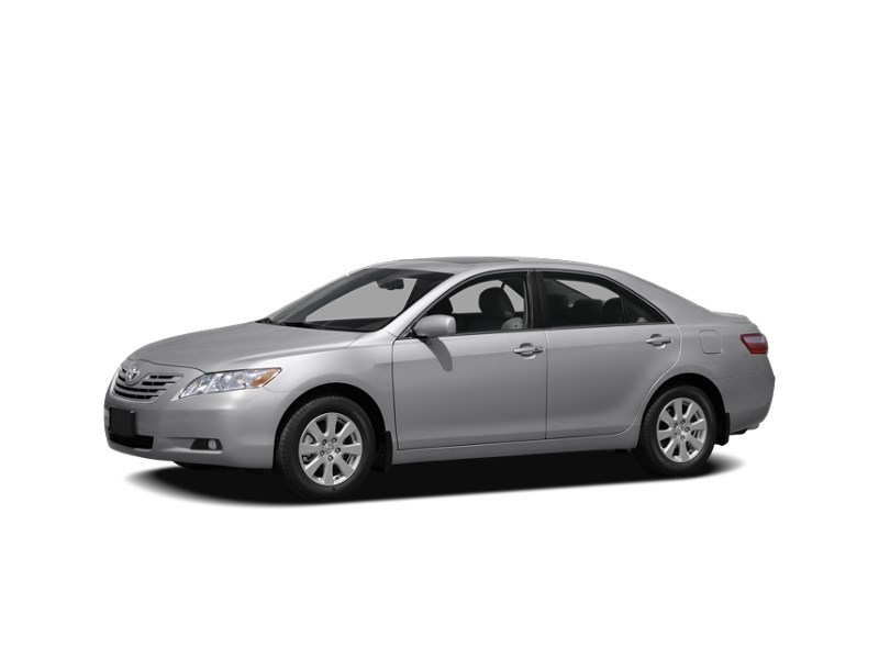 2009 Toyota Camry 4dr Sdn I4 Auto LE Classic Silver Metallic  Shot 1