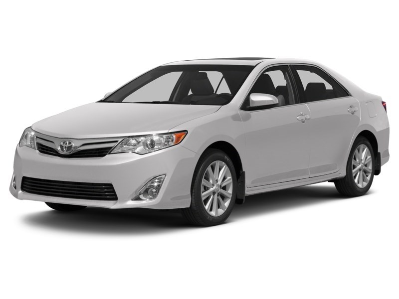 2012 Toyota Camry 4dr Sdn I4 Auto LE Alpine White  Shot 4
