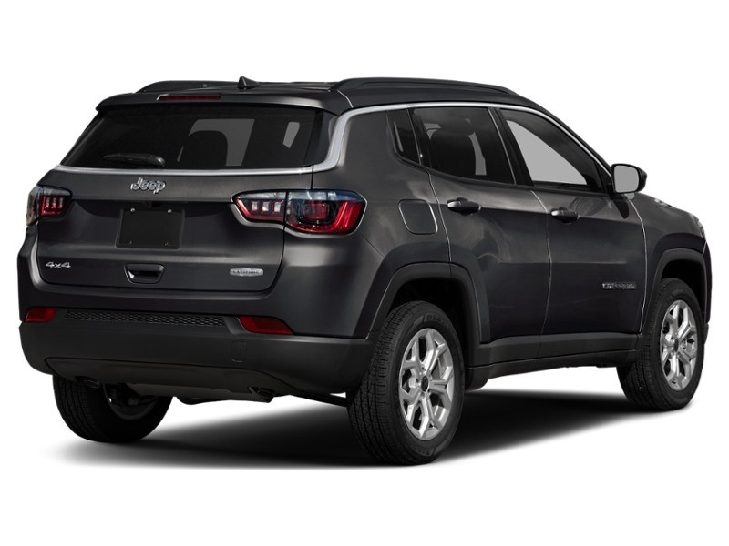 2025 Jeep Compass Altitude 4x4 Diamond Black Crystal Pearl  Shot 26